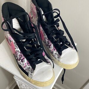 Nike Women's Pink and White Patterned Sneakers